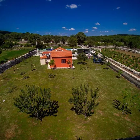 Holiday home Radosic Radosic (Lecevica)