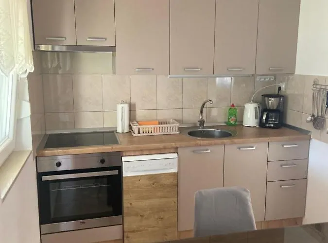 Vacation House Radosic 度假居 *