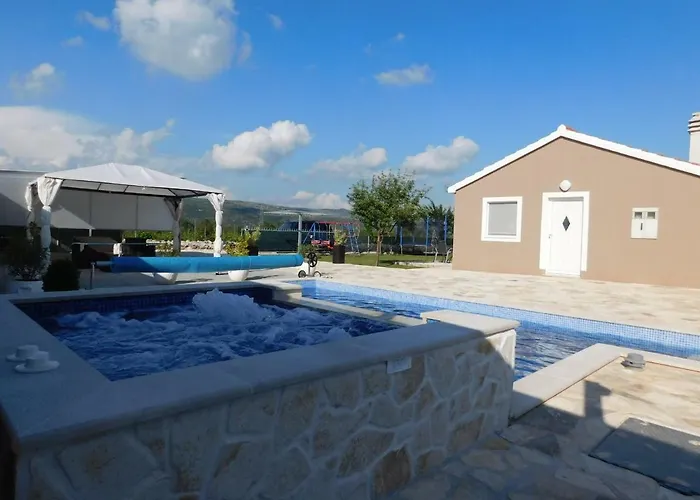 Vacation House Radosic 度假居 Radosic (Lecevica)