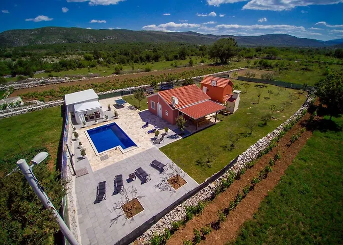 Vacation House Radosic 度假居 Radosic (Lecevica)